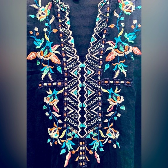 JOHNNY WAS Navy Floral Embroidered Tunic Top size M - Picture 3 of 5